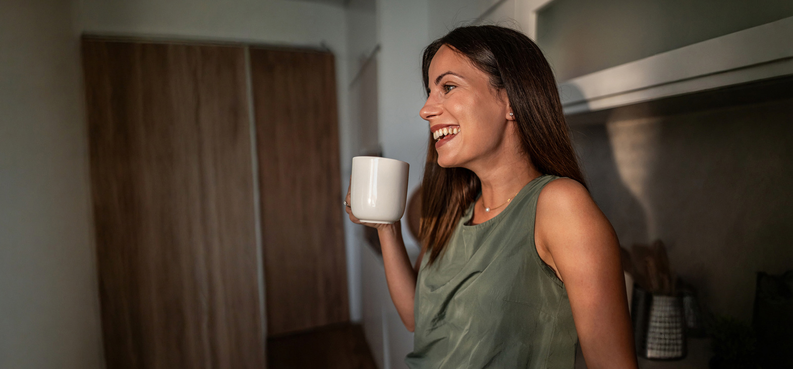 Smiling woman holding a drinking mug