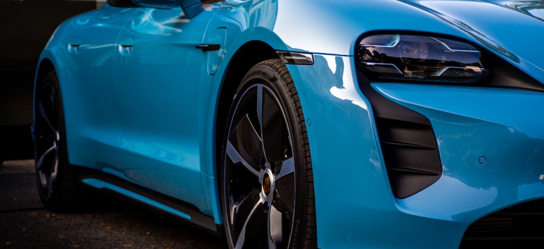 turquoise porsche taycan